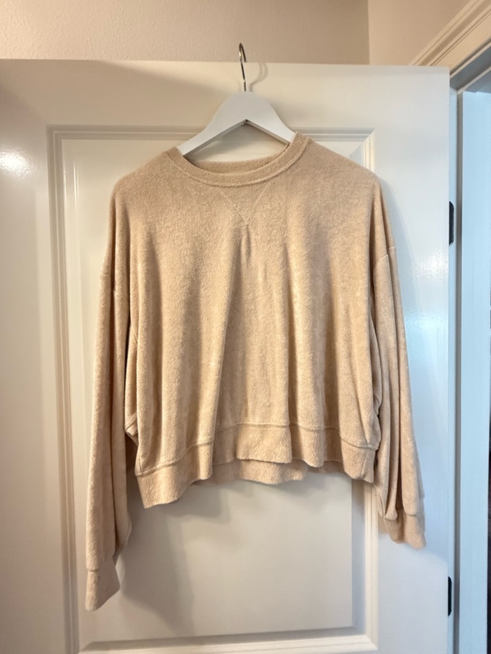 Relaxed Beige Long-Sleeve Crewneck Pullover
